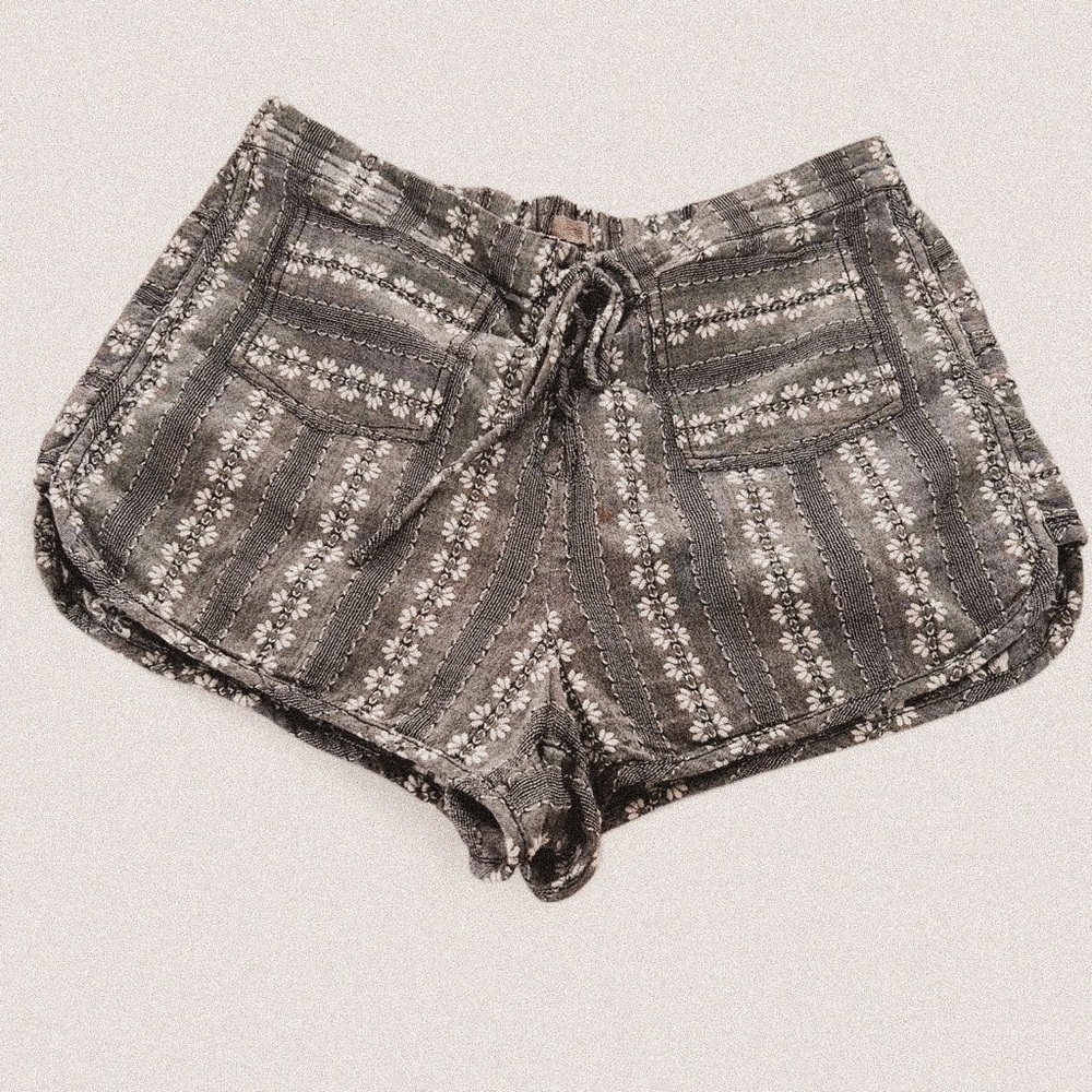 Boho festival micro daisy grey white cotton lace up mini micro shorts m